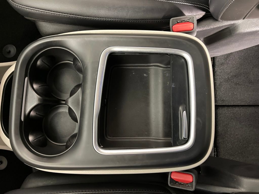 Used 2024 Chrysler Pacifica Touring-L image 23