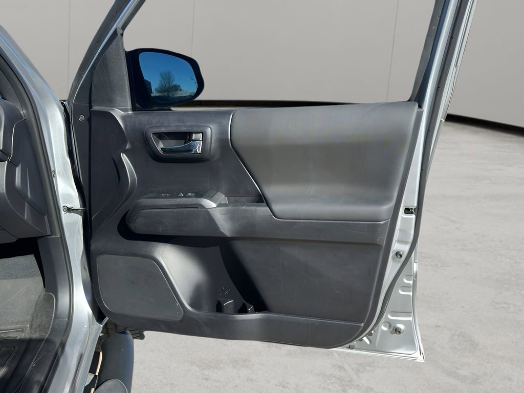 Used 2020 Toyota Tacoma TRD Off-Road w/ Technology Package image 29