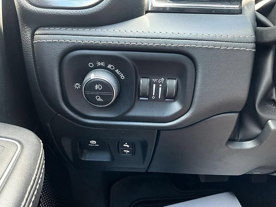 Used 2023 RAM 1500 Limited AWD/4WD image 17