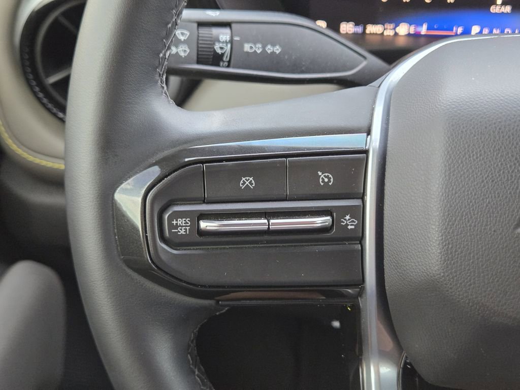 Used 2024 Chevrolet Colorado ZR2 w/ Technology Package AWD/4WD image 33