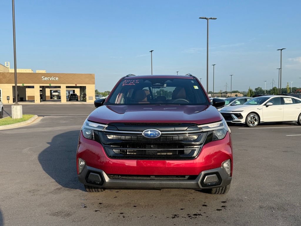 Used 2025 Subaru Forester Touring AWD/4WD image 2