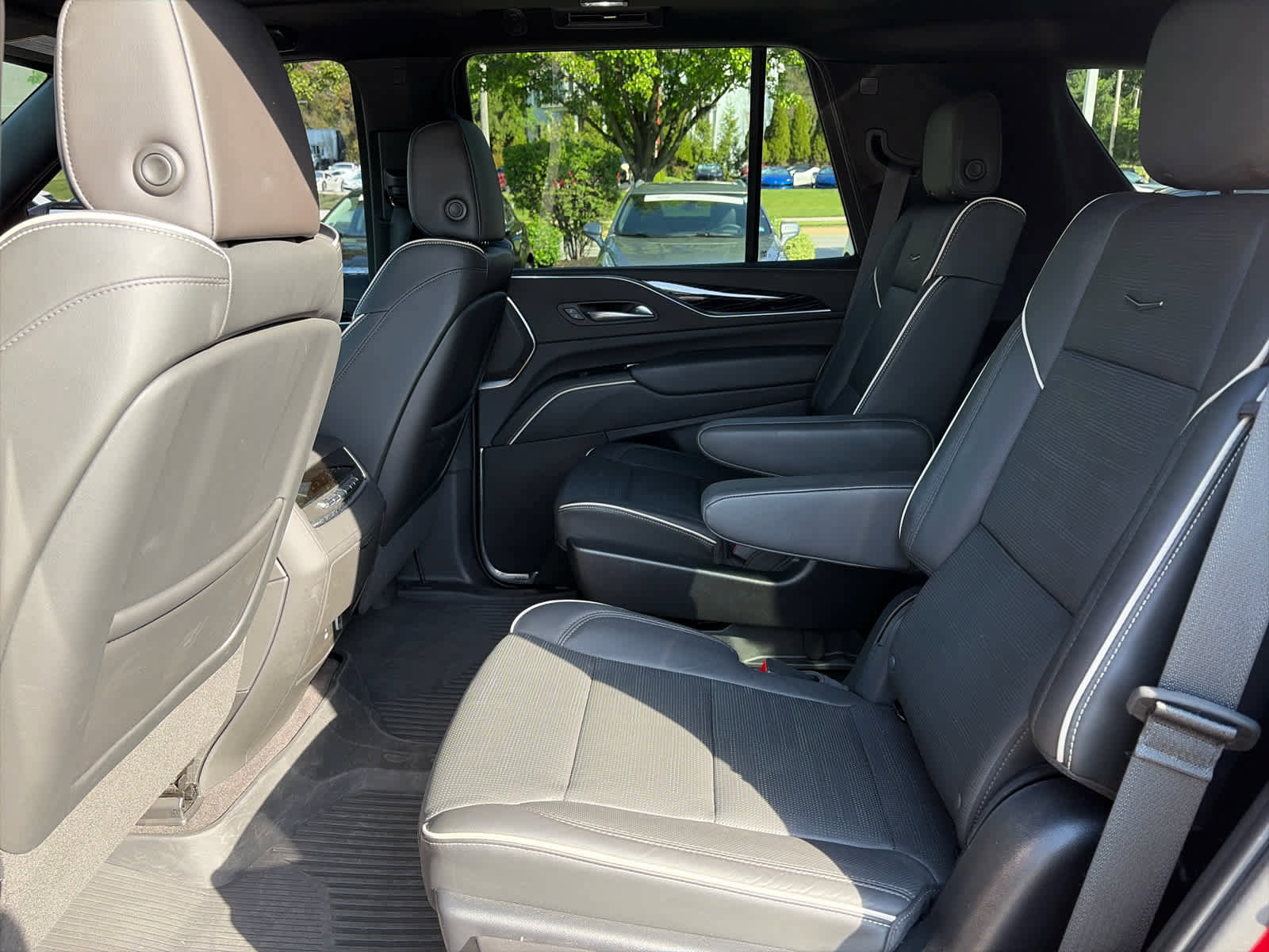 Certified 2023 Cadillac Escalade Sport w/ LPO, ONYX Package AWD/4WD image 10