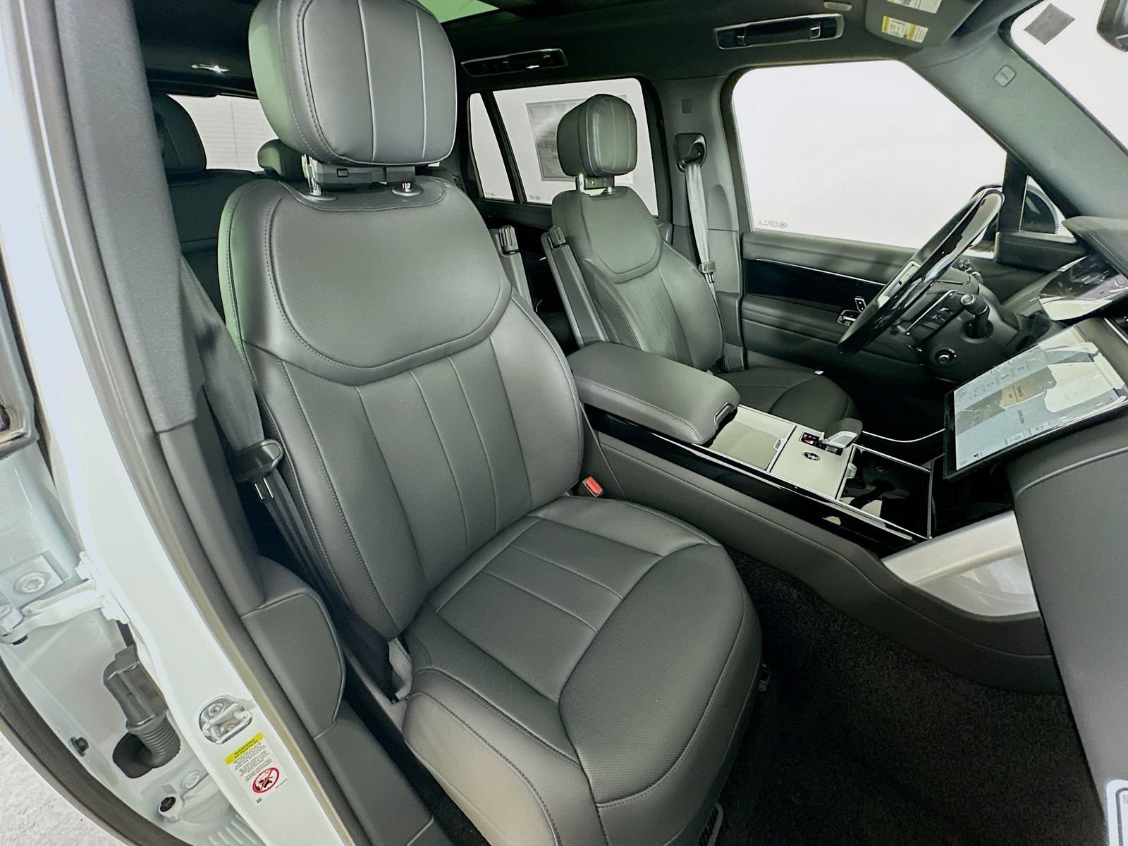 New 2026 Land Rover Range Rover Long Wheelbase SE AWD/4WD image 44