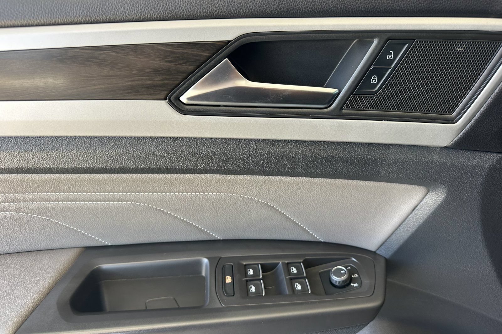 Used 2023 Volkswagen Atlas SE FWD image 28