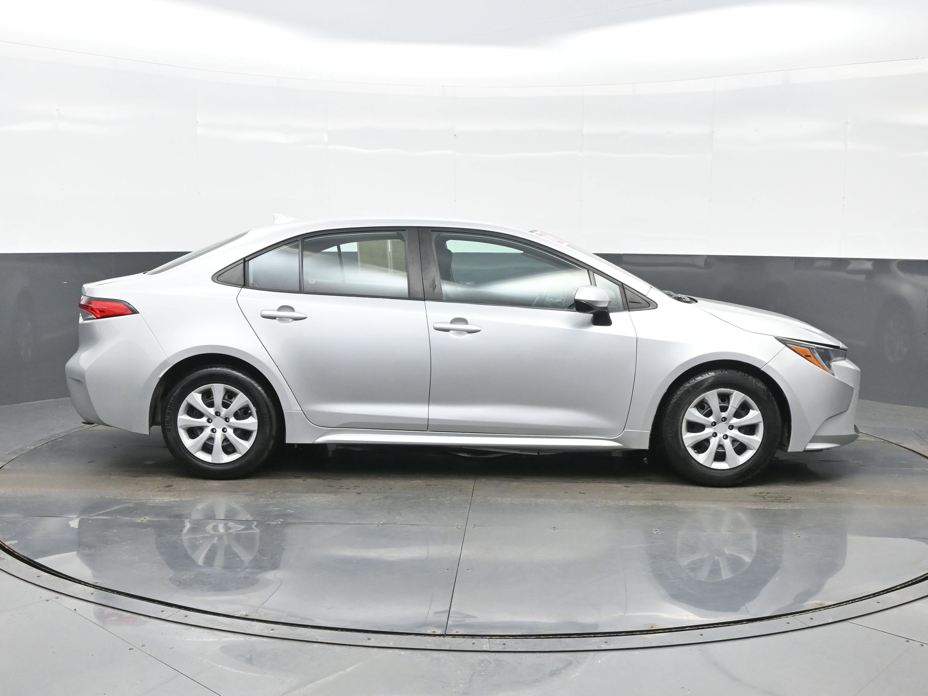 Used 2022 Toyota Corolla LE image 7