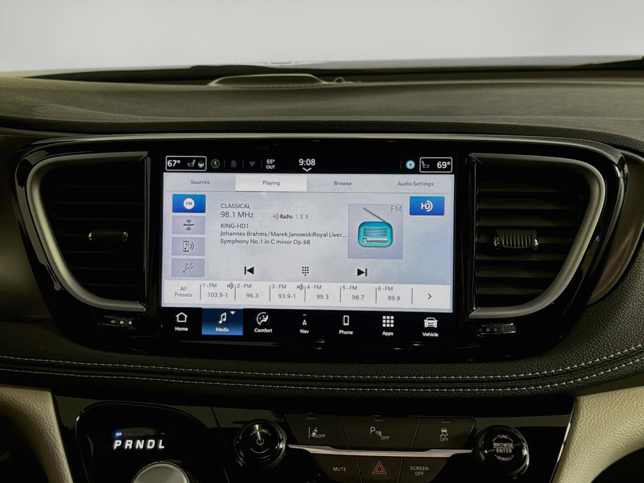 Used 2024 Chrysler Pacifica Limited FWD image 15