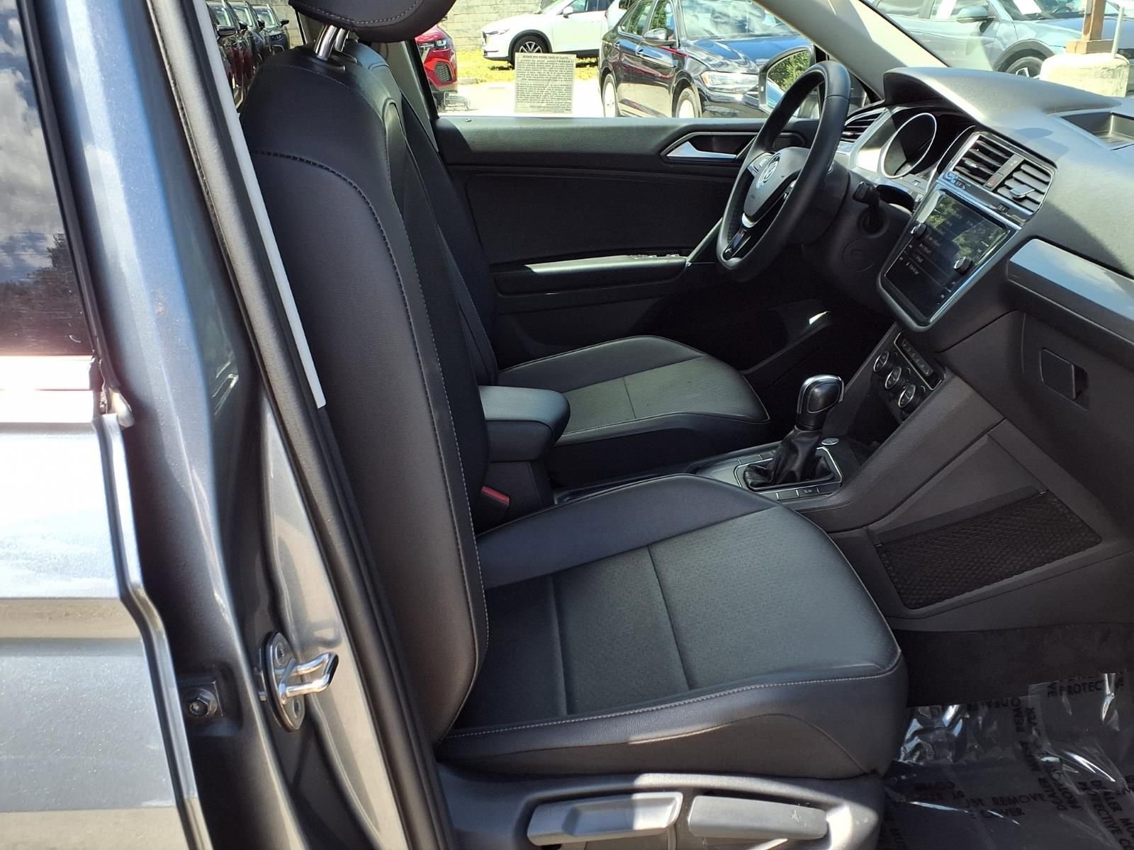 Used 2020 Volkswagen Tiguan SE FWD image 23