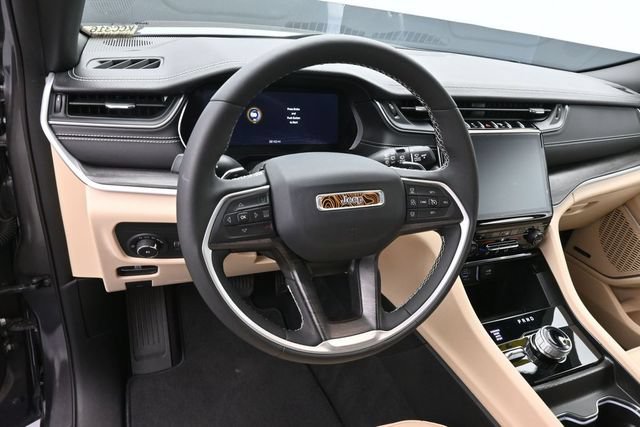 Used 2024 Jeep Grand Cherokee Limited AWD/4WD image 26
