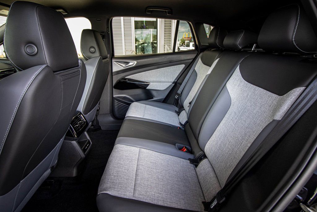 New 2025 Volkswagen ID.4 Pro RWD image 42