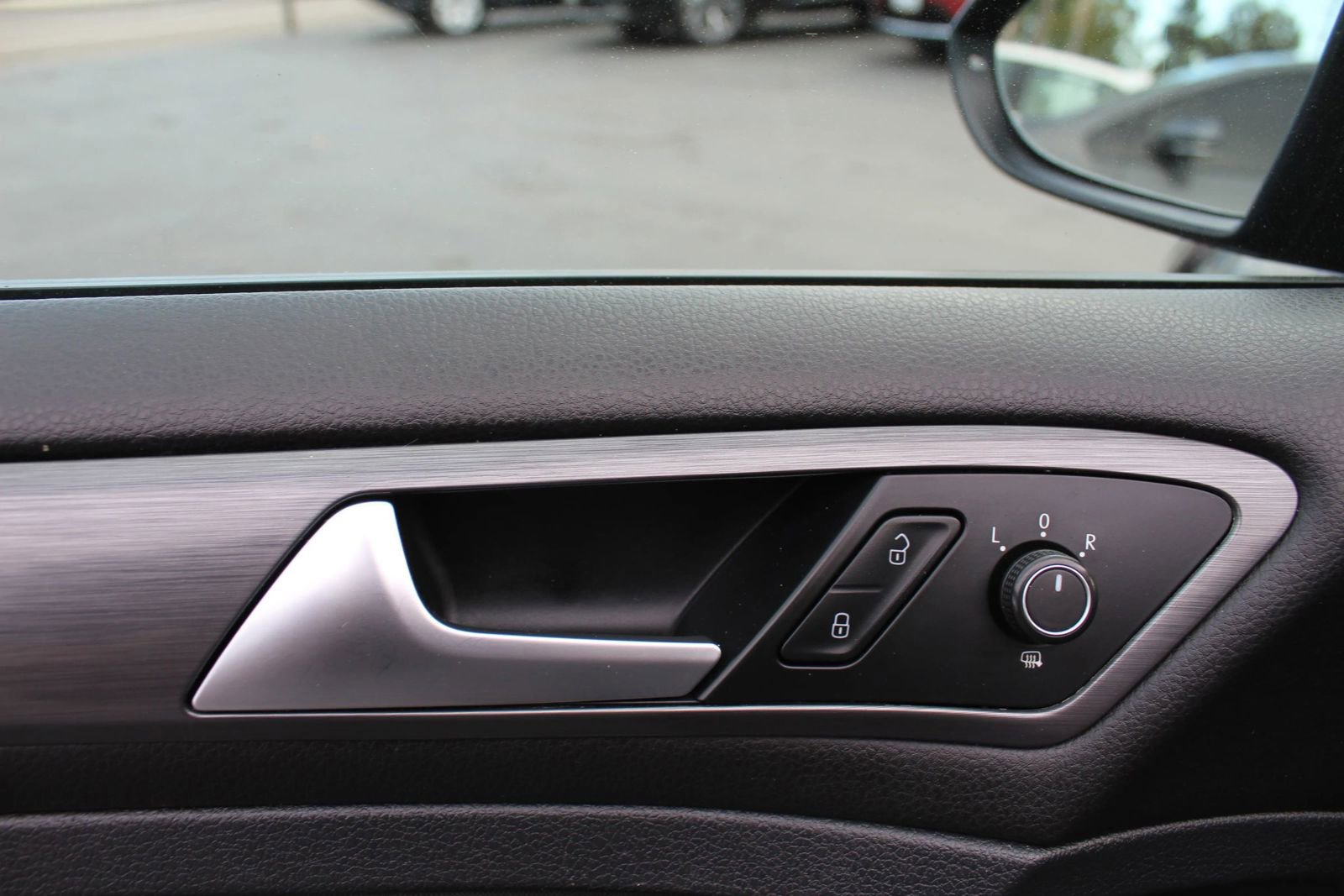 Used 2019 Volkswagen Golf S image 25