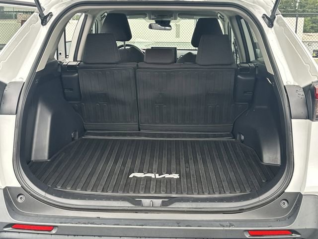 Certified 2022 Toyota RAV4 LE AWD/4WD image 24