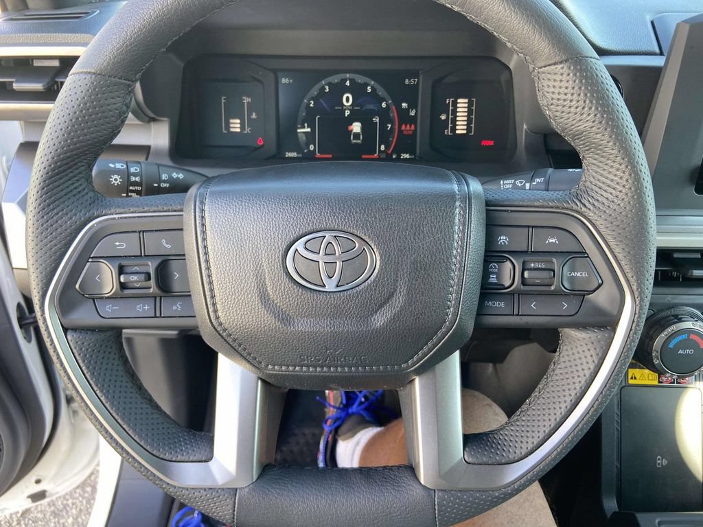 Used 2025 Toyota Tacoma SR5 AWD/4WD image 38