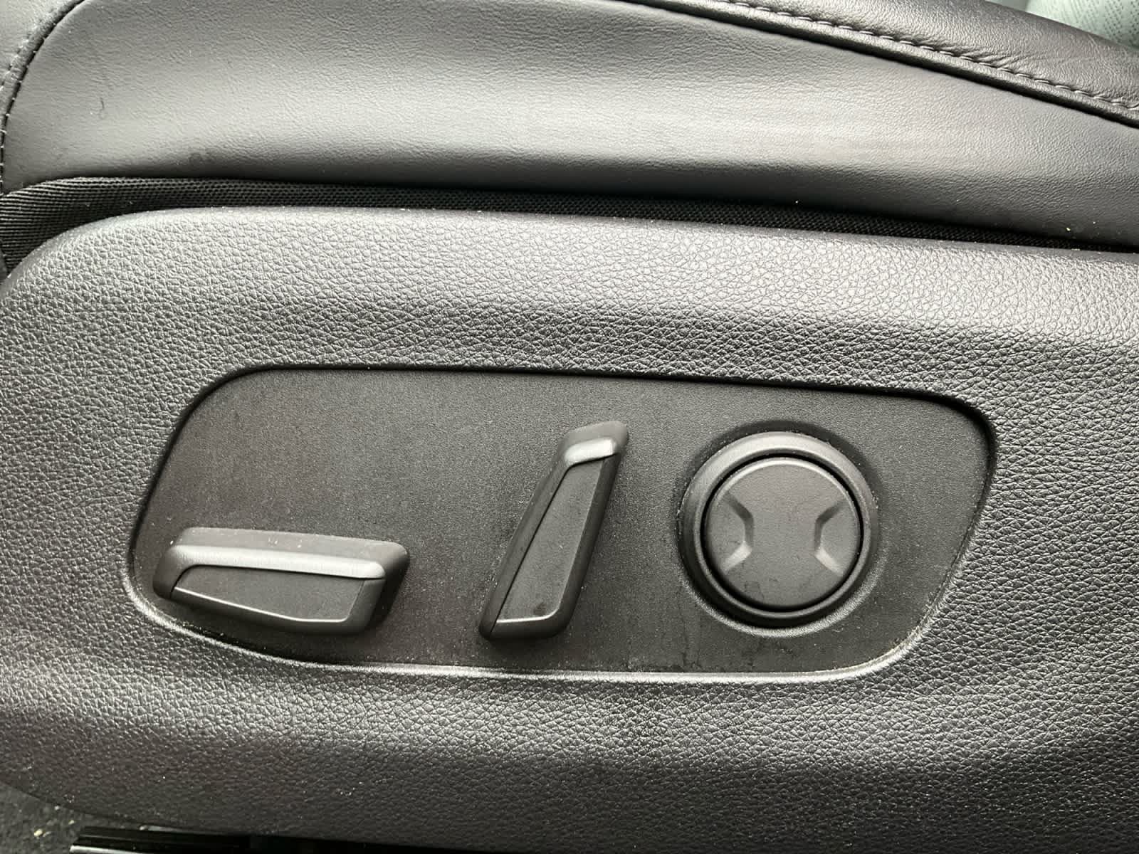 Used 2023 Kia Carnival LX FWD image 19