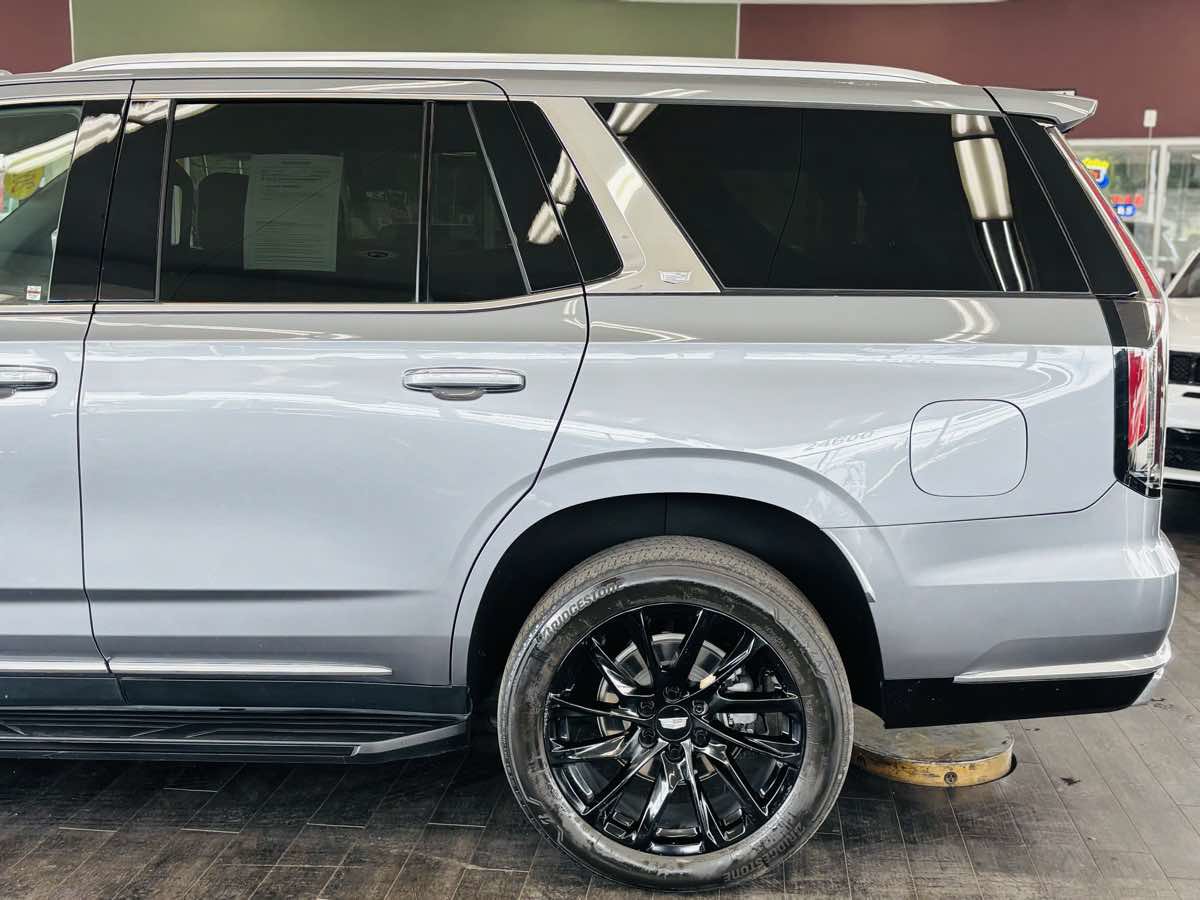 Used 2022 Cadillac Escalade Luxury AWD/4WD image 14