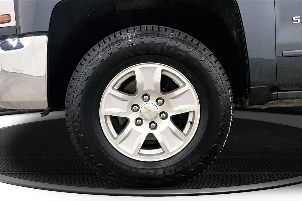 Used 2018 Chevrolet Silverado 1500 LT w/ All Star Edition AWD/4WD image 32