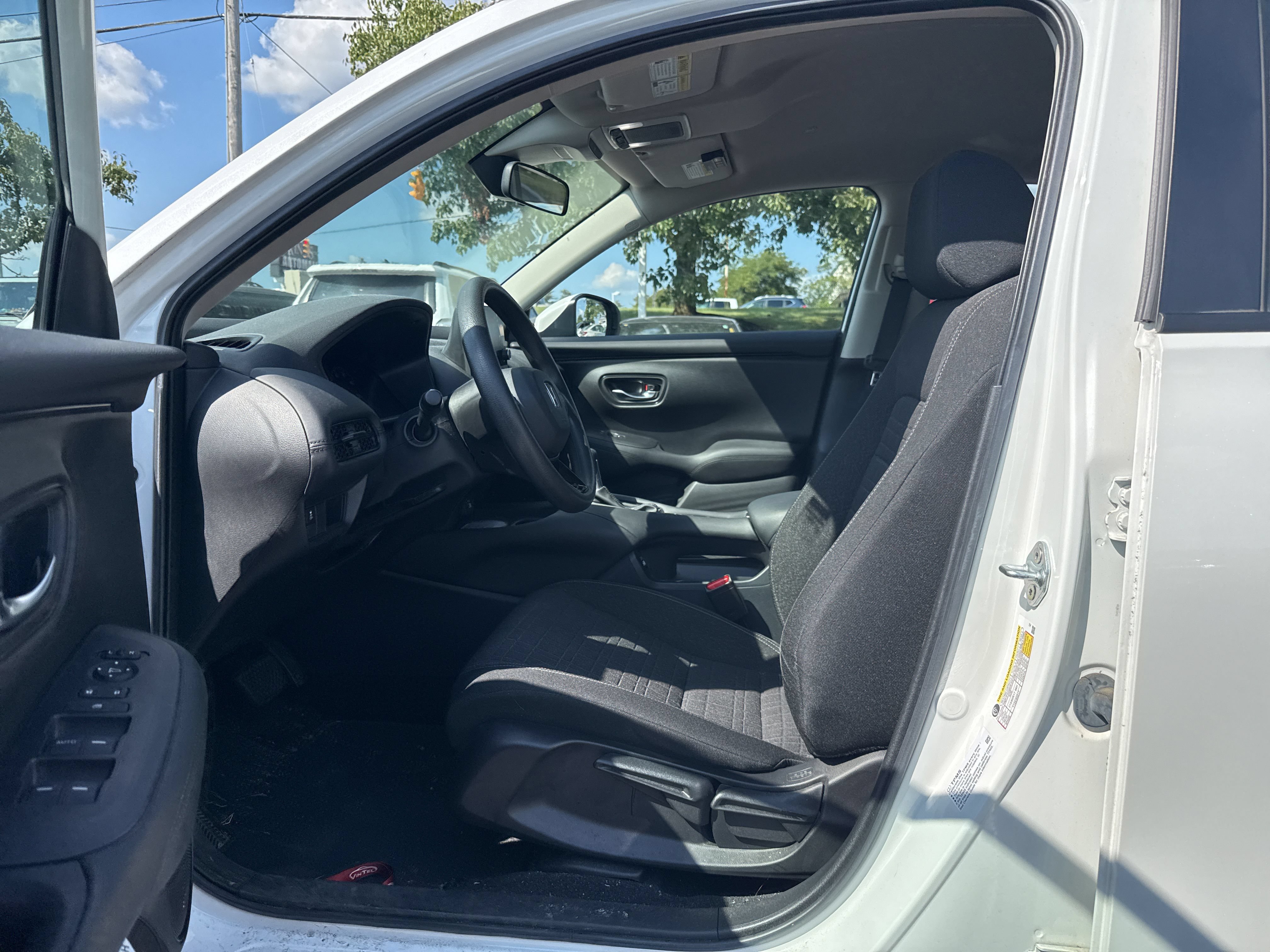 Used 2023 Honda HR-V LX image 6