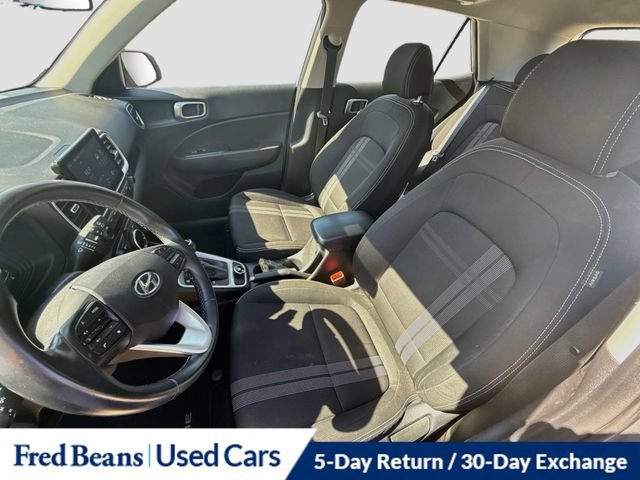 Used 2024 Hyundai Venue SEL FWD image 25