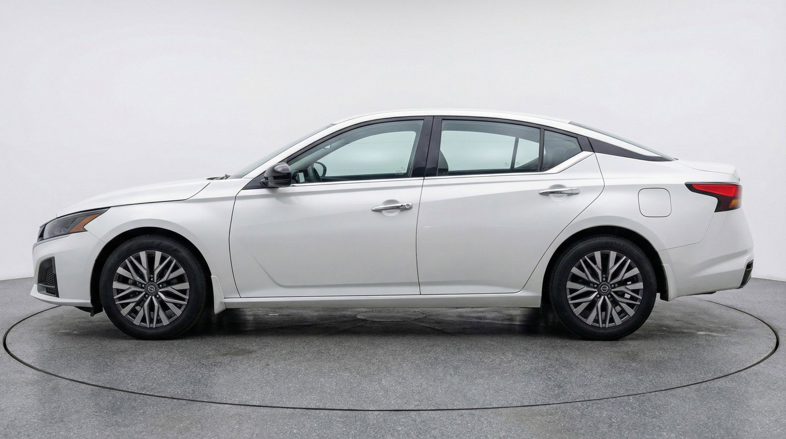 Used 2025 Nissan Altima 2.5 SV image 5