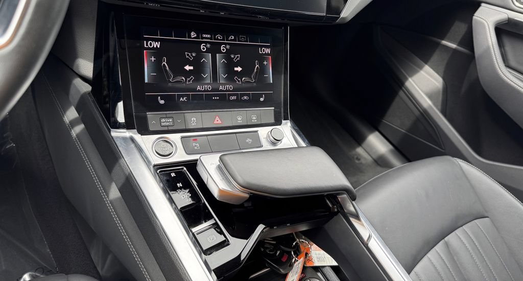 Used 2022 Audi e-tron Premium w/ Convenience Plus Package AWD/4WD image 22