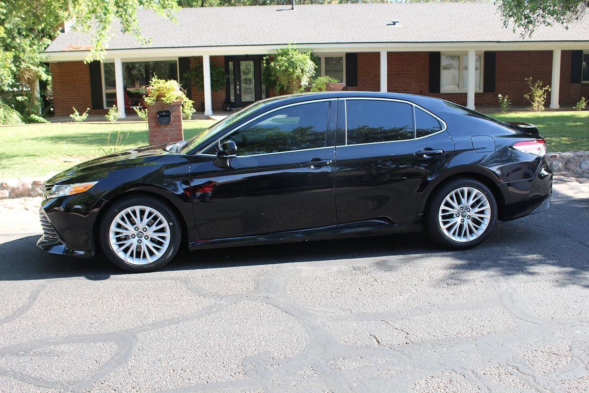 Used 2018 Toyota Camry XLE FWD image 2