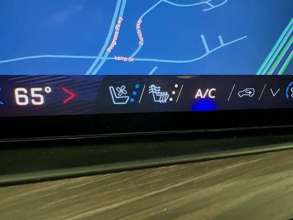 New 2025 Chevrolet Suburban Premier image 21