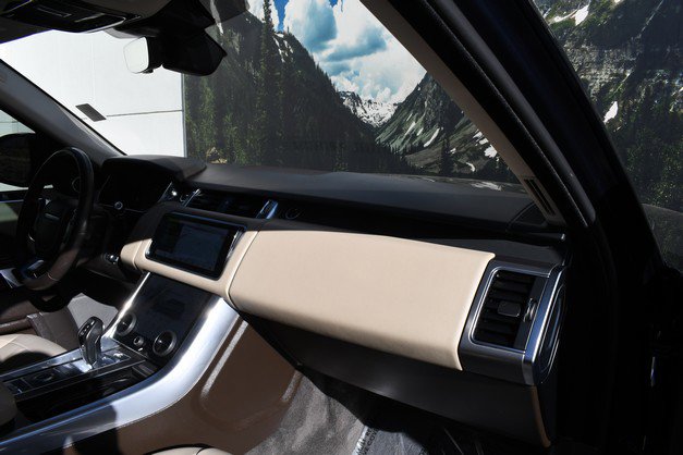 Used 2020 Land Rover Range Rover Sport SE image 25