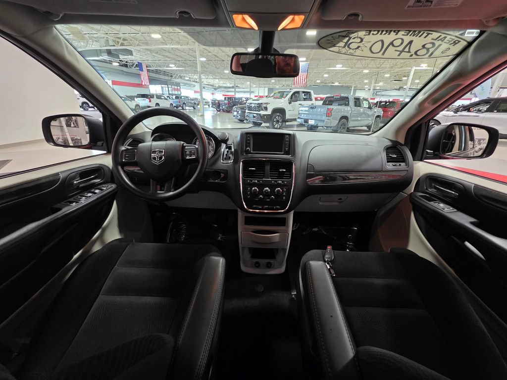 Used 2019 Dodge Grand Caravan SE FWD image 17