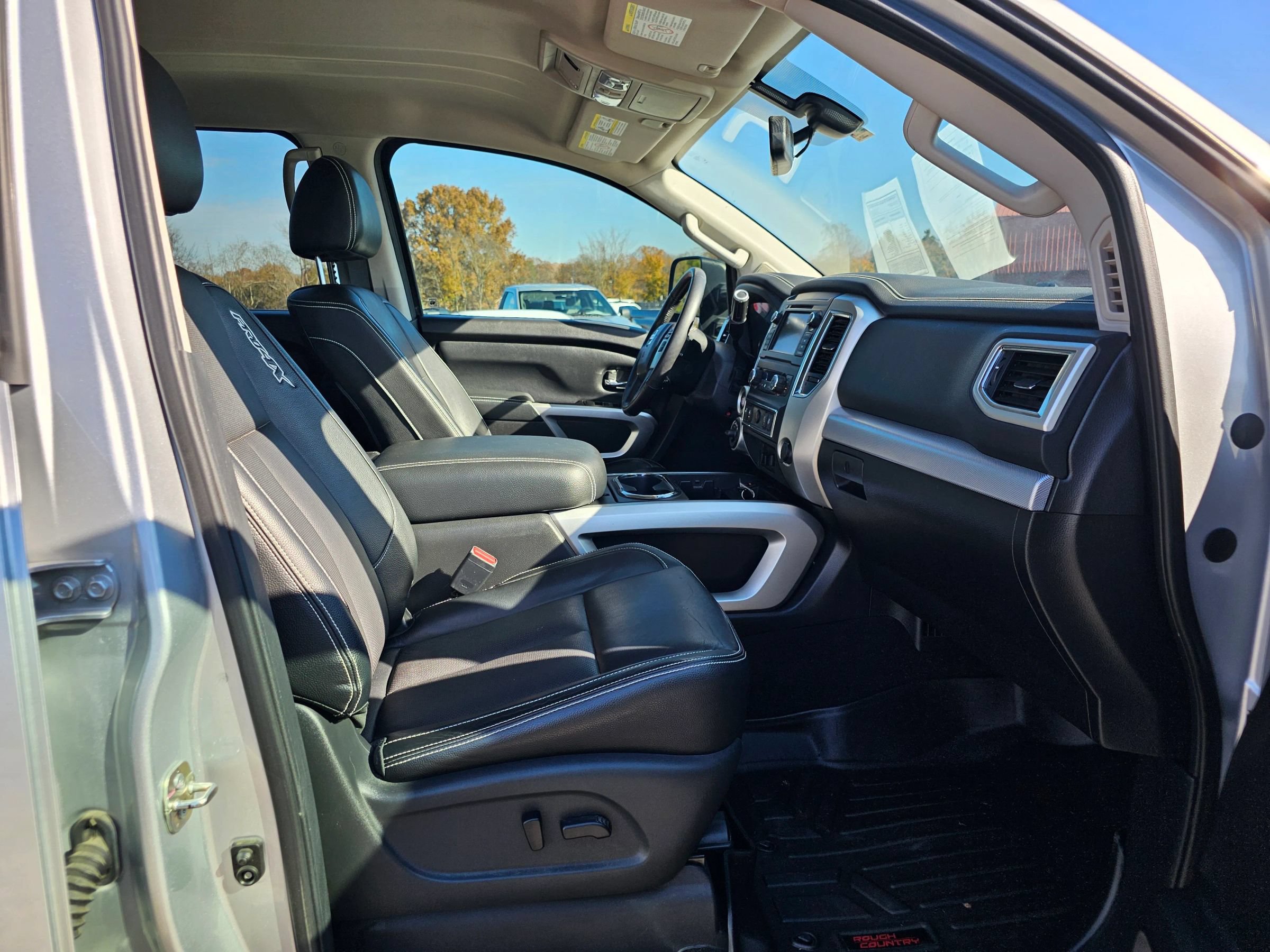 Used 2019 Nissan Titan PRO-4X w/ Pro-4x Convenience Package AWD/4WD image 7