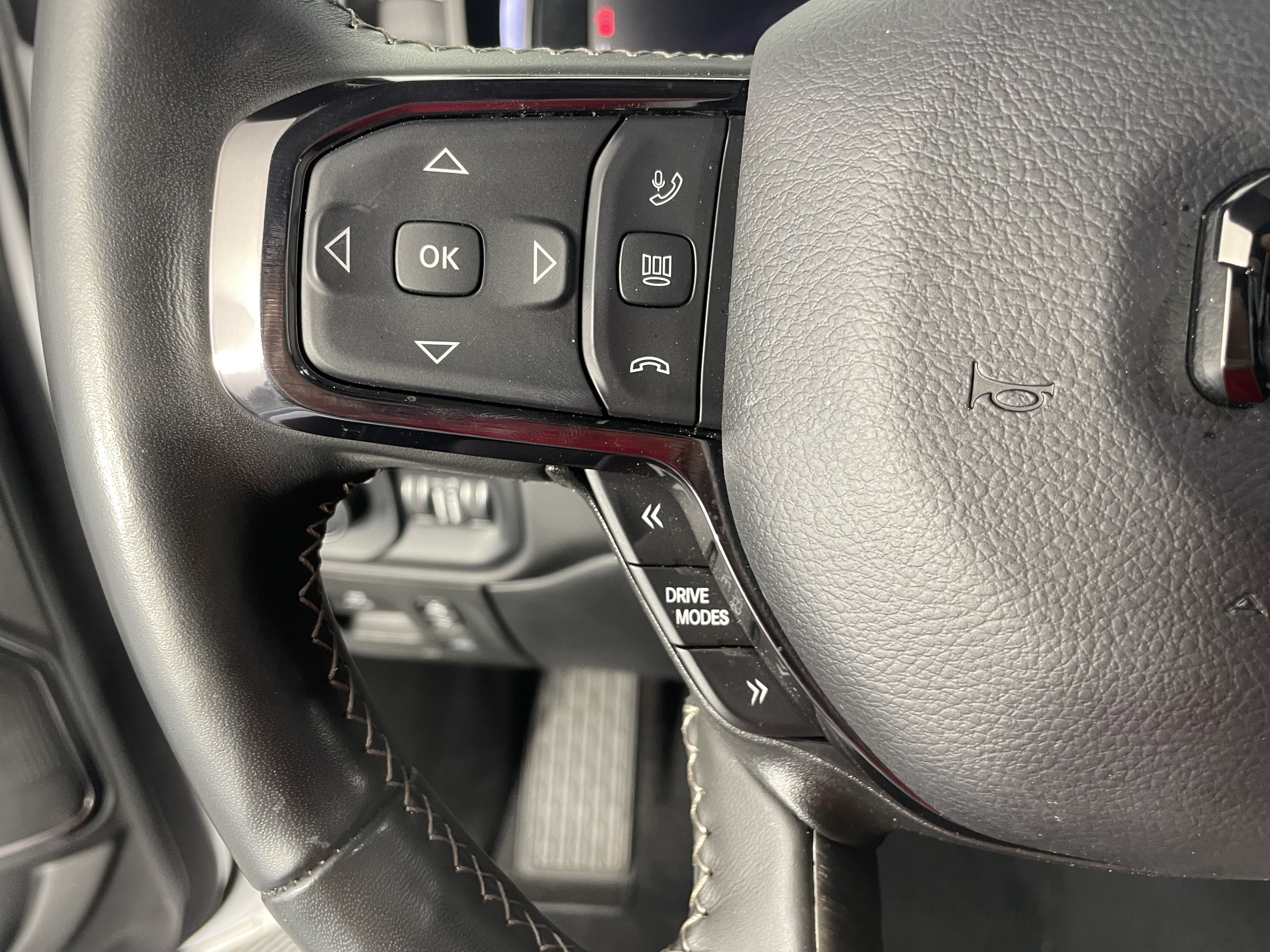 Used 2025 RAM 1500 Limited AWD/4WD image 16