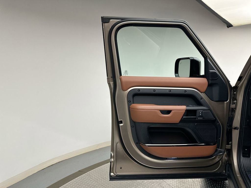 New 2026 Land Rover Defender 110 OCTA AWD/4WD image 21