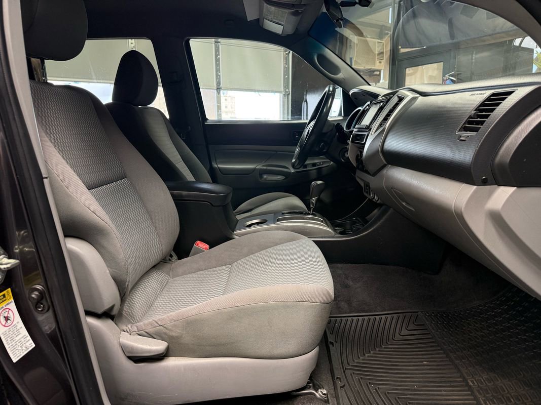 Used 2015 Toyota Tacoma SR5 V6 image 12