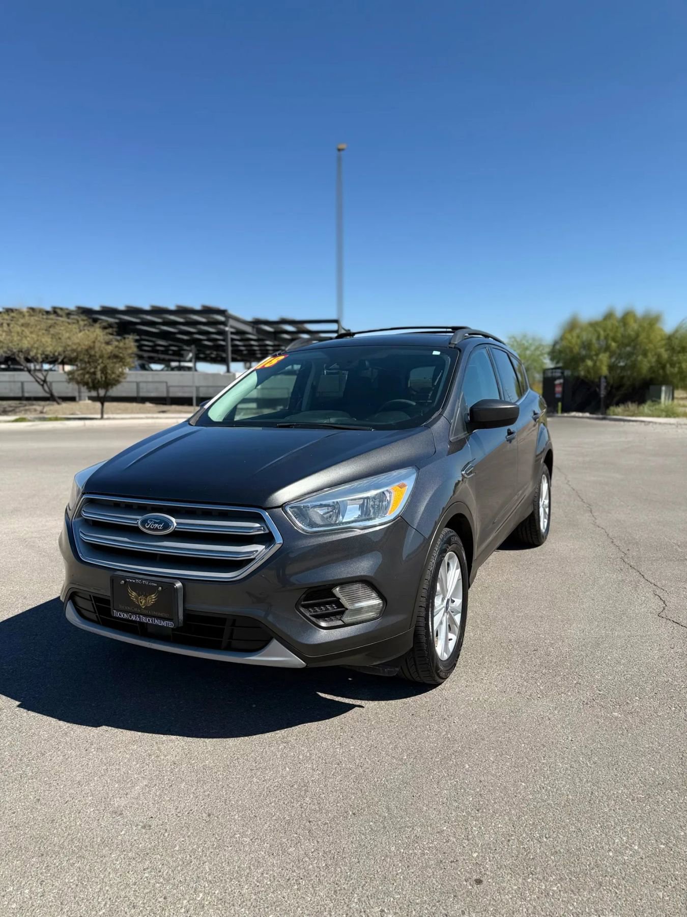 Used 2018 Ford Escape SE w/ Ford Safe & Smart Package image 2