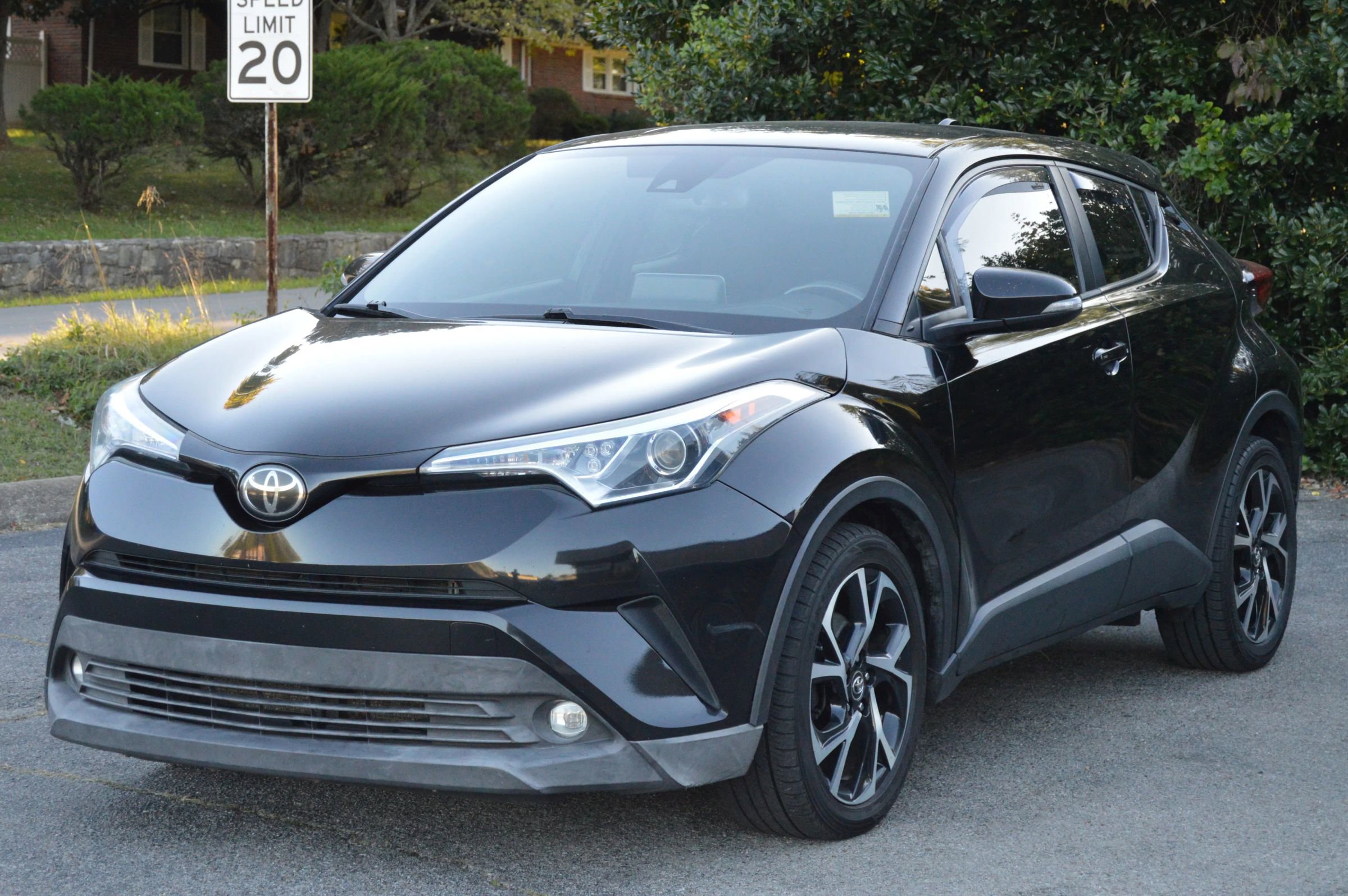 Used 2019 Toyota C-HR XLE image 1