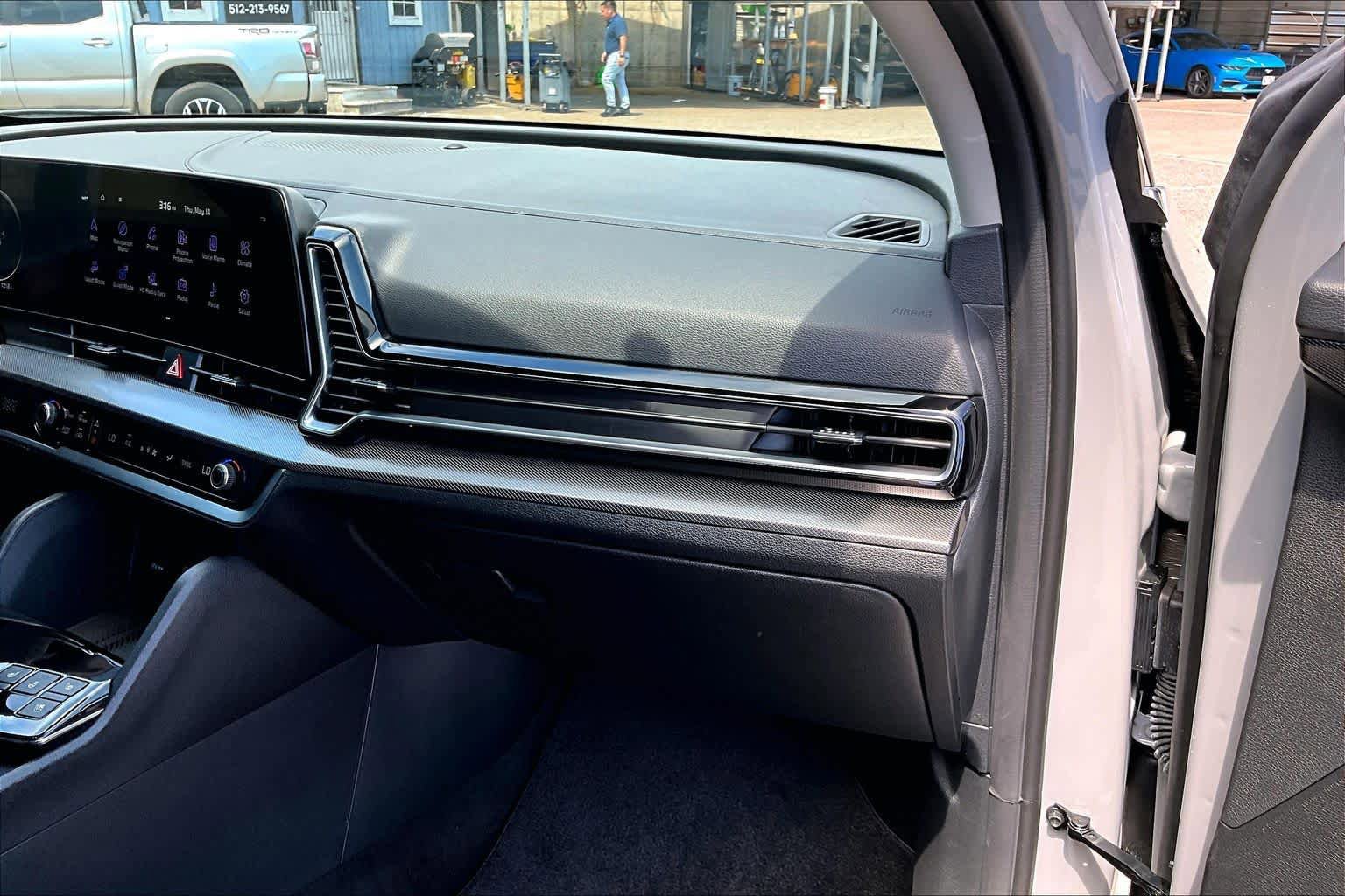 Used 2025 Kia Sportage SX FWD image 19