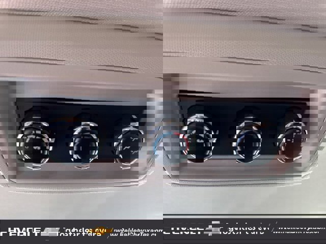 Used 2018 Dodge Grand Caravan SE w/ UConnect Hands-Free Group image 17