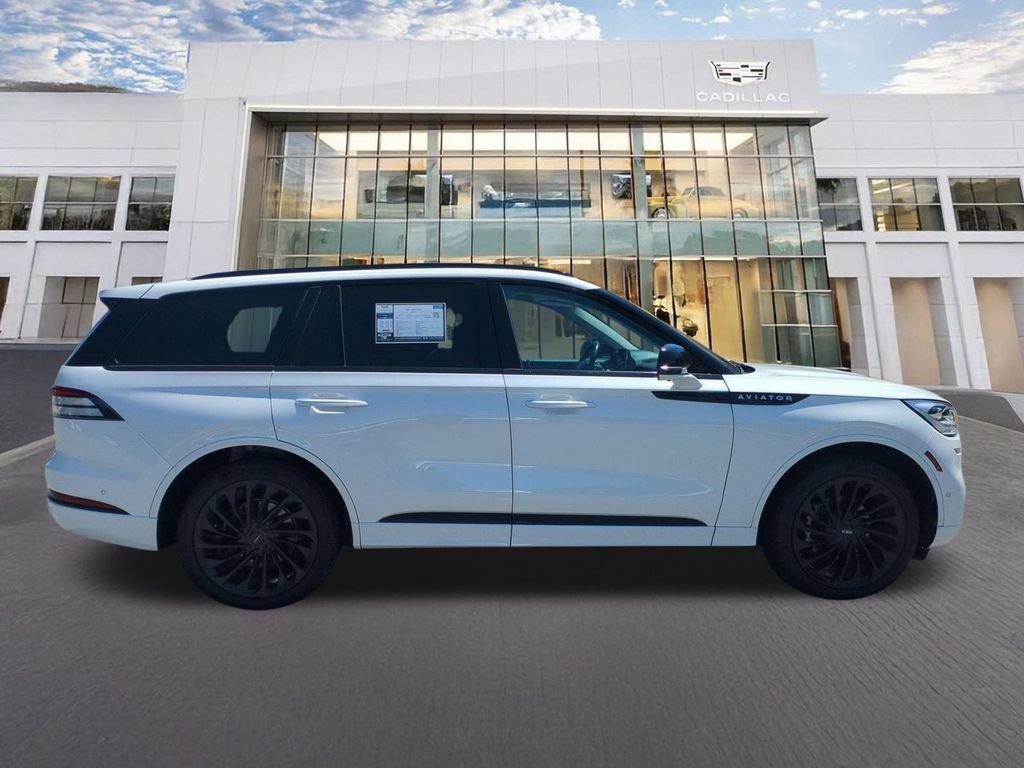 Used 2022 Lincoln Aviator Reserve w/ Equipment Group 201A AWD/4WD image 4