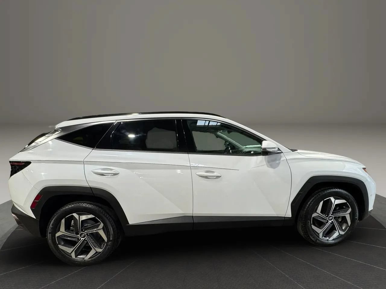 Used 2022 Hyundai Tucson Limited AWD/4WD image 6