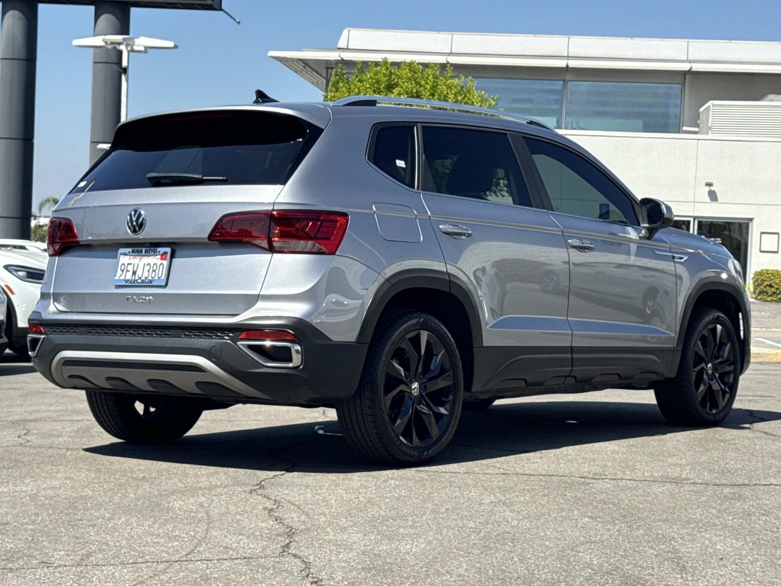 Certified 2023 Volkswagen Taos SE w/ Black Wheel Package FWD image 5