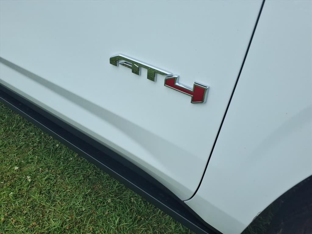 New 2026 GMC Yukon XL AT4 AWD/4WD image 11
