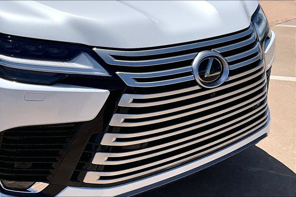 Used 2024 Lexus LX 600 4WD w/ Luxury Package image 28