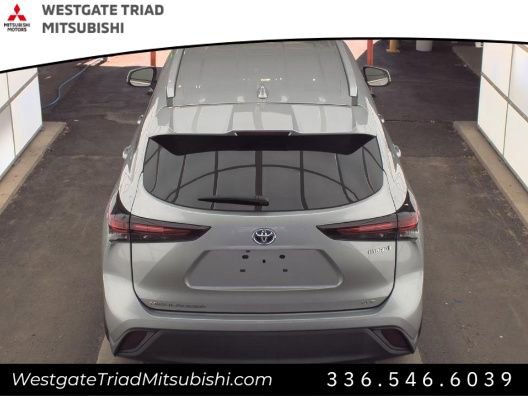 Used 2024 Toyota Highlander XLE AWD/4WD image 5