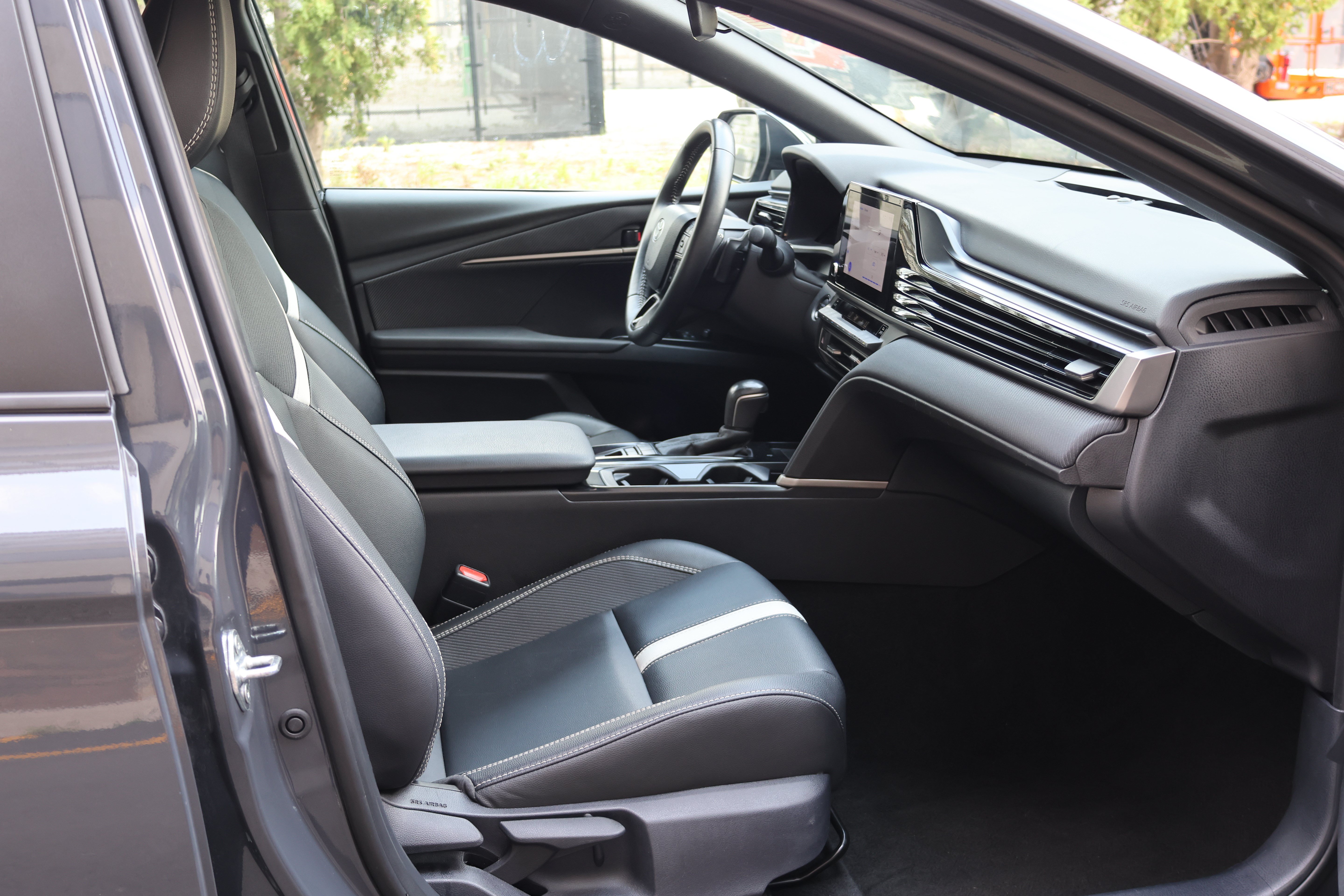 Used 2025 Toyota Camry SE FWD image 37