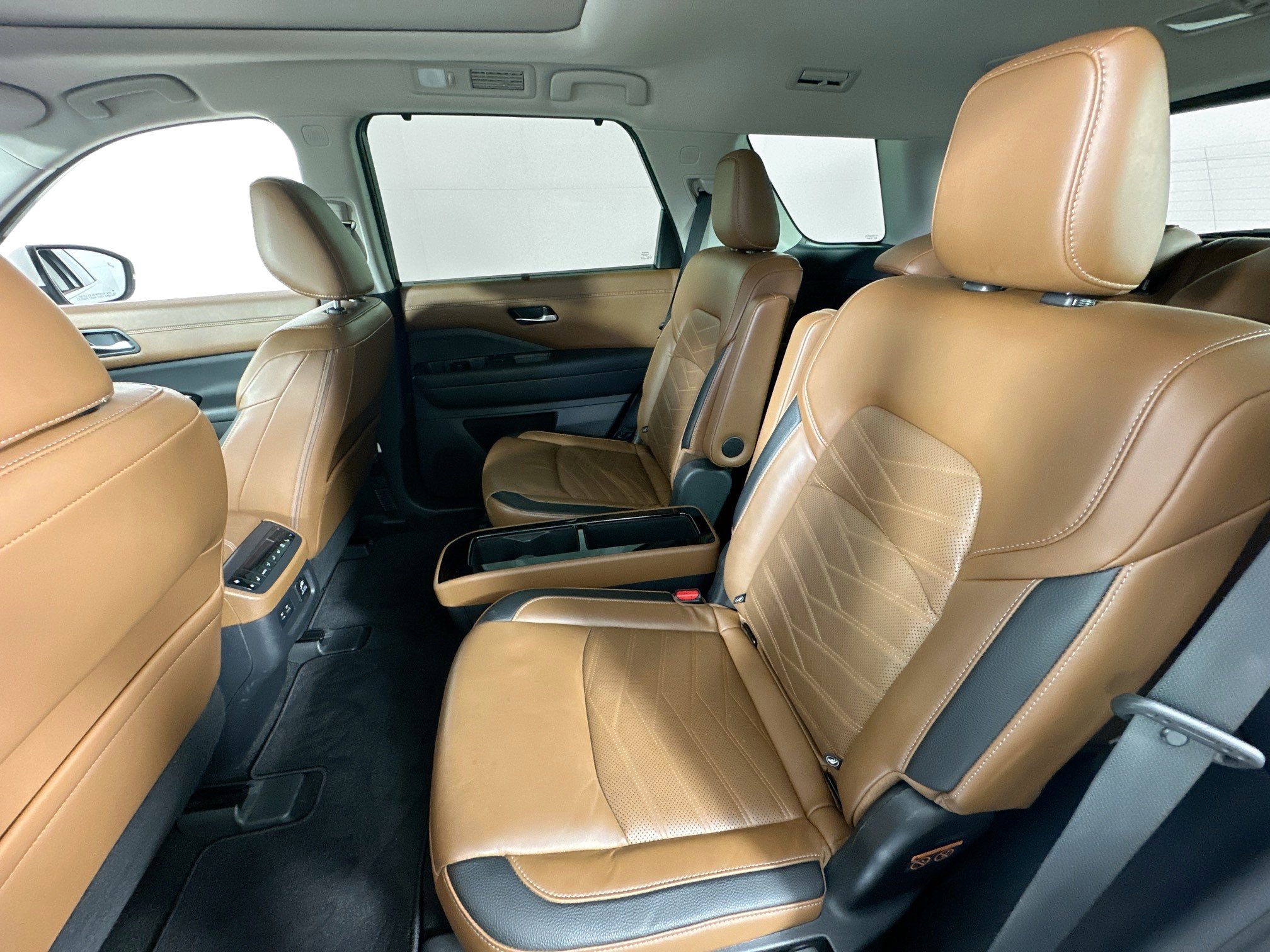Used 2023 Nissan Pathfinder Platinum image 26