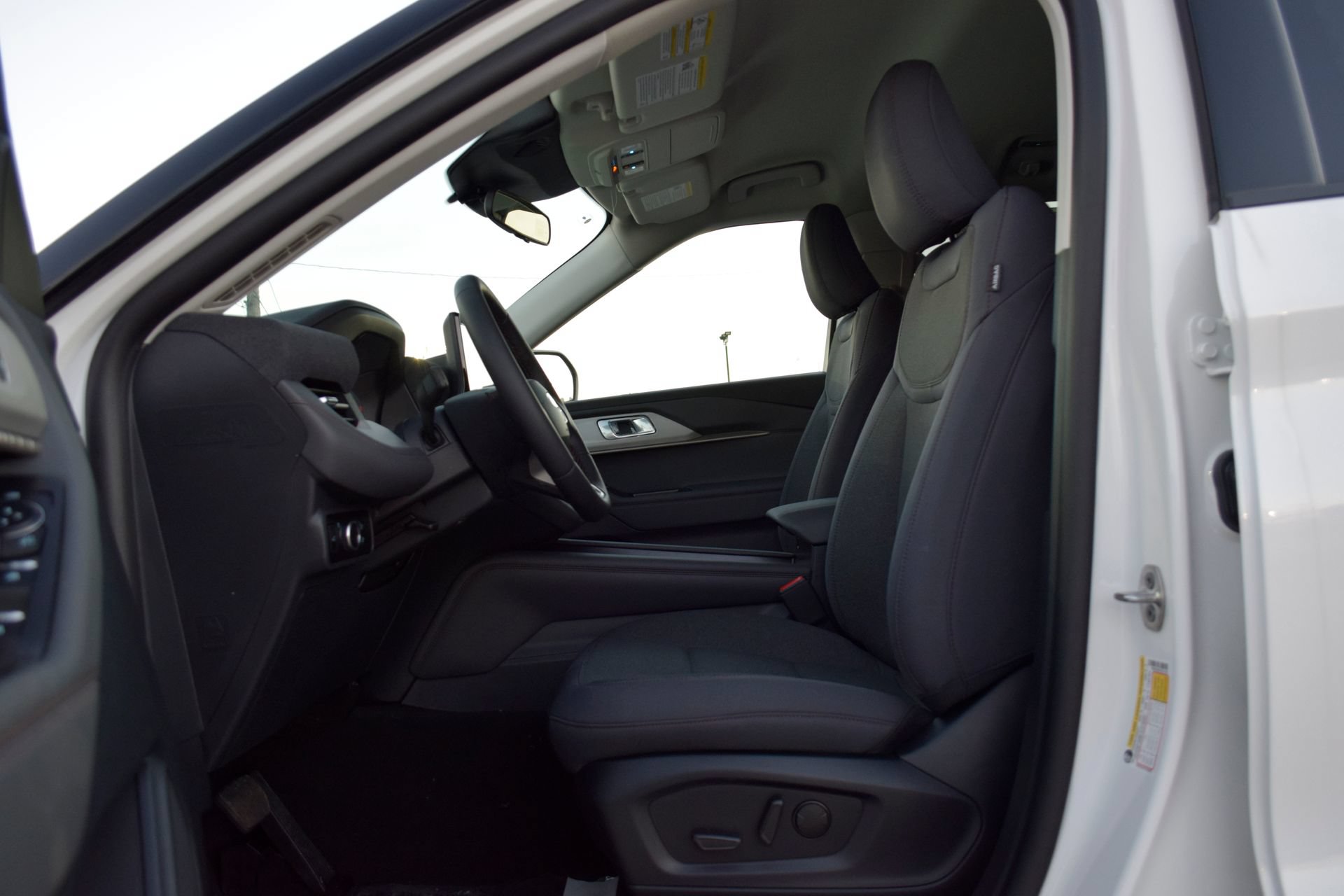 New 2026 Ford Explorer Active RWD image 18