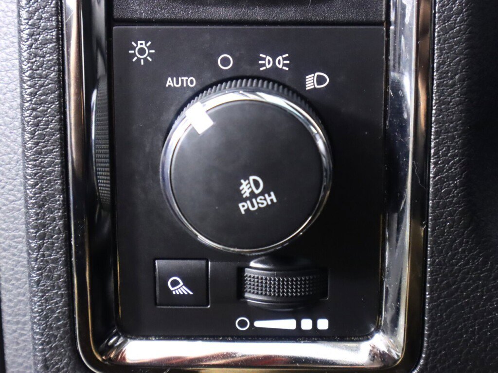 Used 2018 RAM 1500 Sport image 10