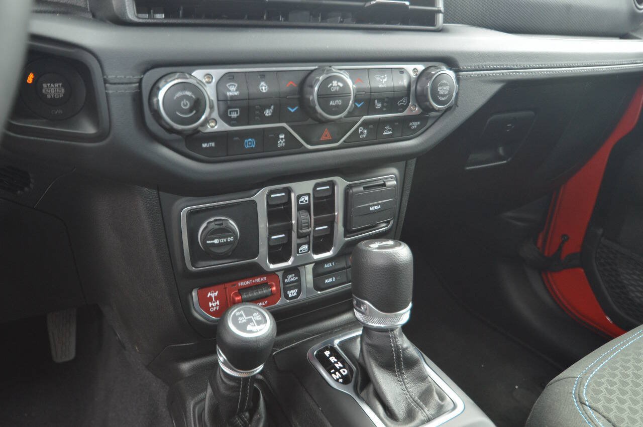 Used 2025 Jeep Wrangler Unlimited Rubicon 4xe w/ Safety Group AWD/4WD image 15