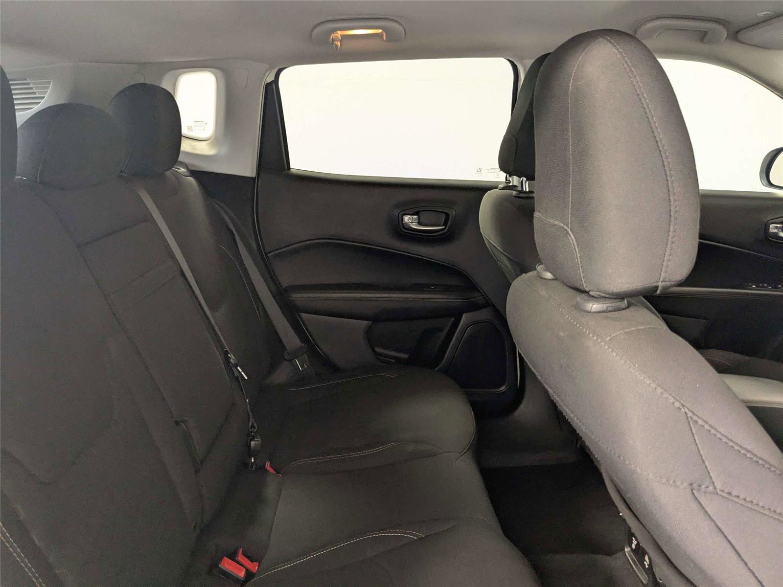 Used 2018 Jeep Compass Sport w/ Tech Group FWD image 27