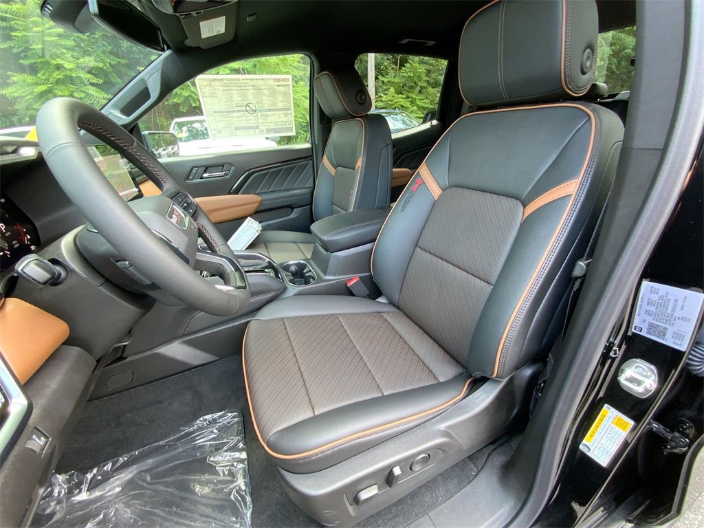 New 2025 GMC Canyon AT4 w/ Nightfall Edition image 19