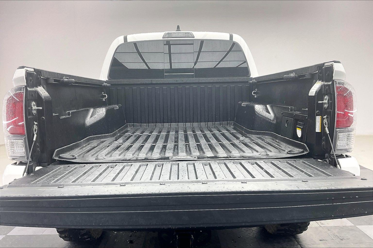 Used 2021 Toyota Tacoma TRD Off-Road w/ Technology Package AWD/4WD image 27