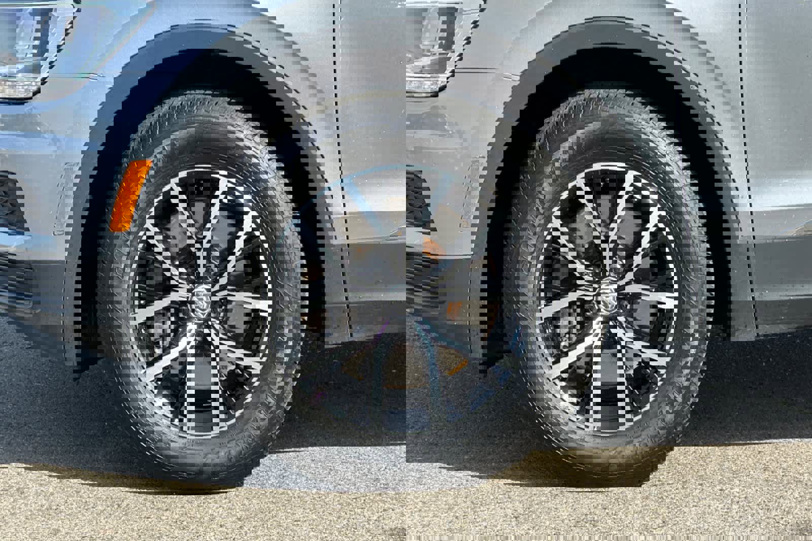 Used 2021 Volkswagen Tiguan SE w/ Panoramic Sunroof Package image 32